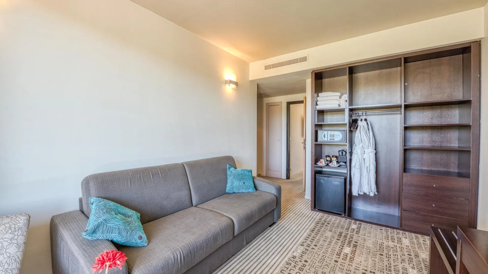 **** Hotel Mercure Aix-En-Provence La Duranne Gare Tgv France