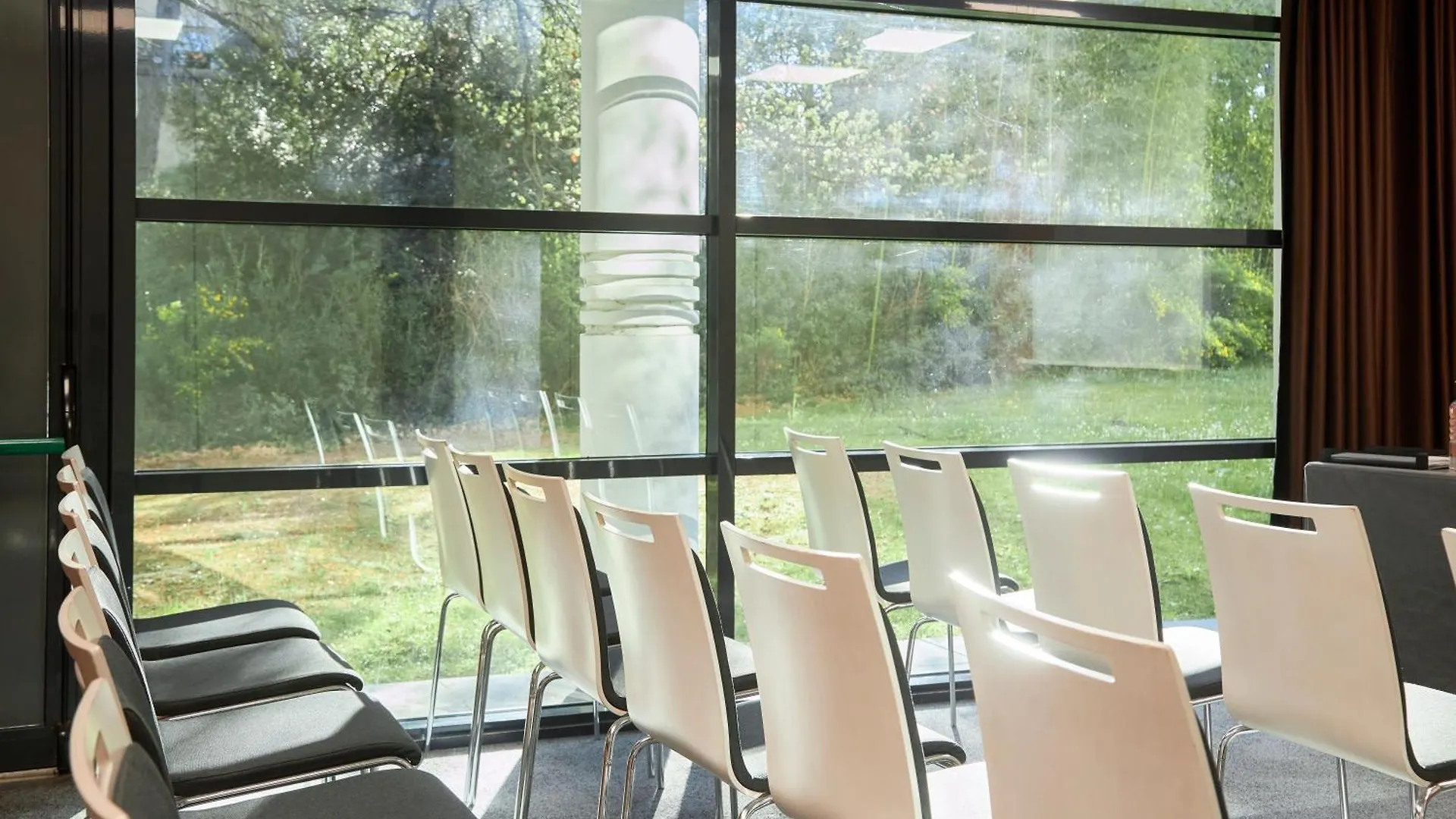 Mercure Aix-En-Provence La Duranne Gare Tgv Hotel