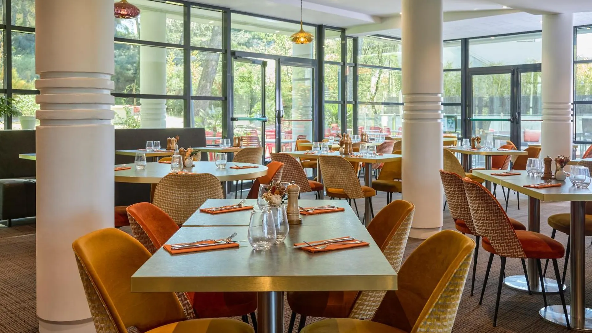 Mercure Aix-En-Provence La Duranne Gare Tgv Hotel